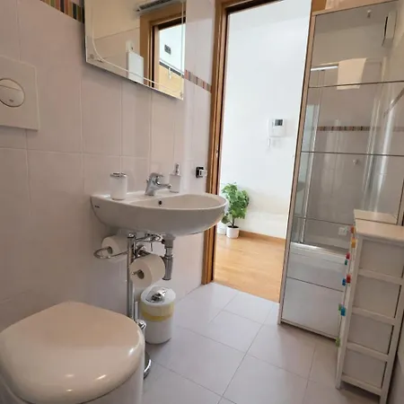 5 Min From The Station - Relax & Comfort -